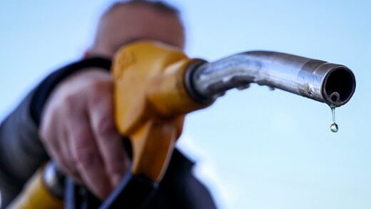 Нафта дорожчає через невизначеність щодо відкриття Ормузької протоки