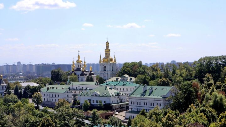 Швейцарія допоможе відновити Лавру після російського удару