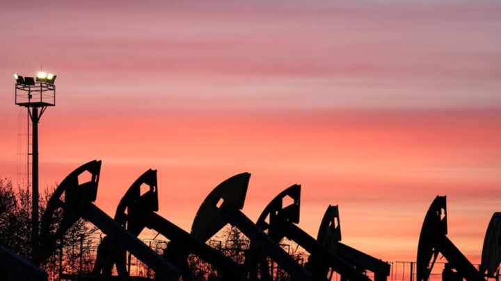 Нафта трохи подешевшала, але Brent за тиждень додала понад 7%