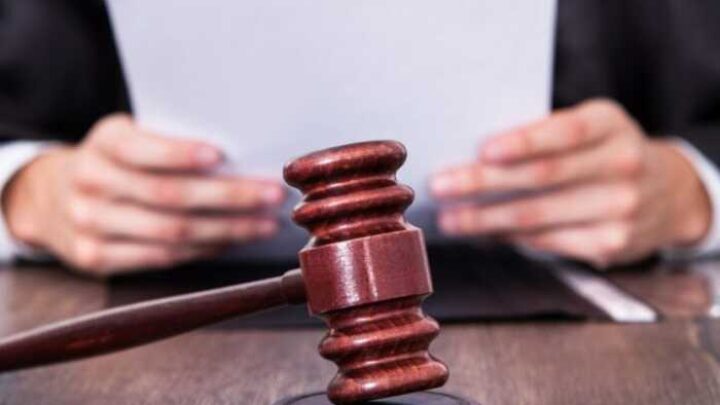 Суд оштрафував польського архієпископа за ввезення брендового одягу під виглядом гуманітарної допомоги