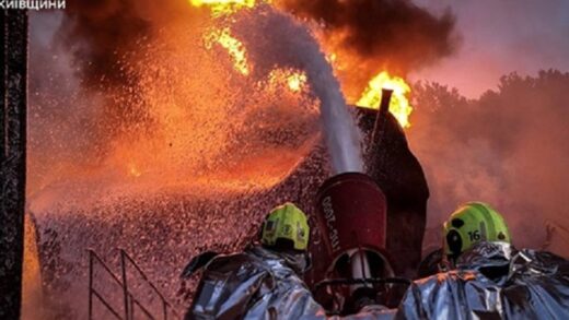 Росія атакувала склади і підприємство на Київщині