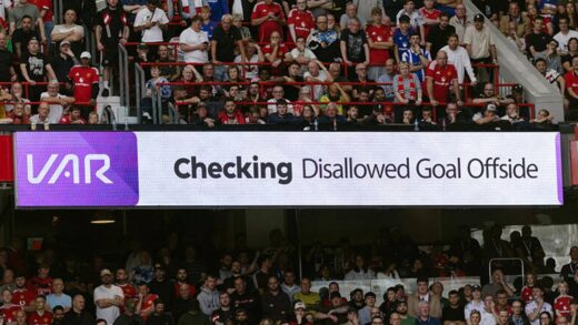 VAR-суддів знімають із матчів після зарахування гола Голанна