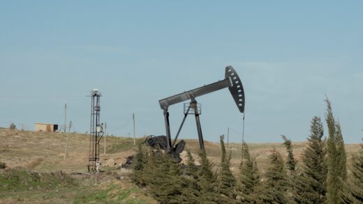 Ціни на нафту впали на тлі сигналів Ірану про переговори зі США
