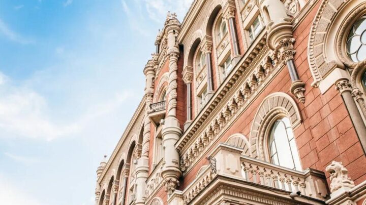 Нацбанк зміцнив курс гривні на понеділок