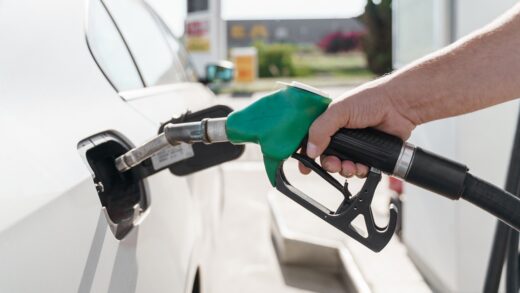 Частка бензинових авто вперше в історії впала до 49%