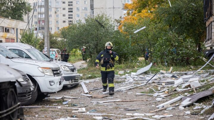 У Сумах російські КАБи влучили поруч із багатоповерхівками