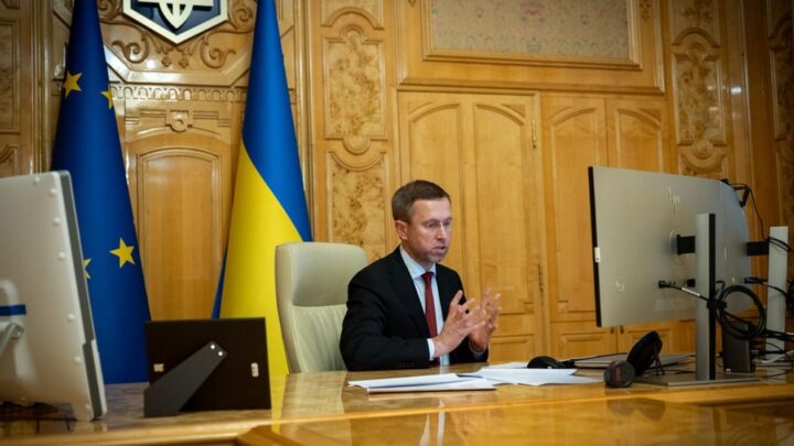 Уряд відновлює призупинені видатки бюджету